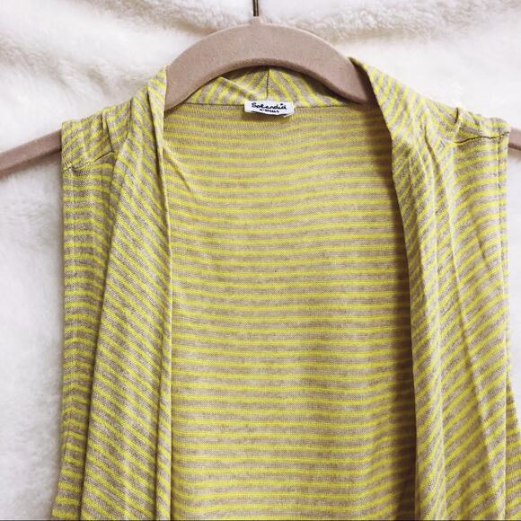 Splendid Yellow and Gray Sleeveless Cardigan - Picture 2 of 8